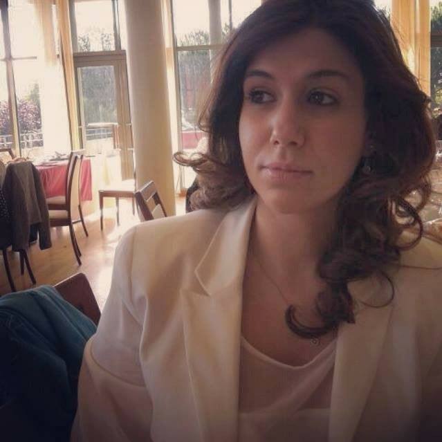 Retrato profesional de Eva Galaz Royuela, consultora en comunicación y marketing digital especializada en estrategia de marca en España e Italia.